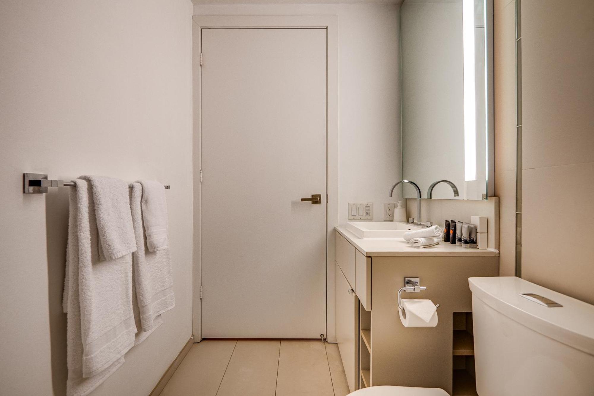 Modern Suite On Peter St - City View Toronto Esterno foto
